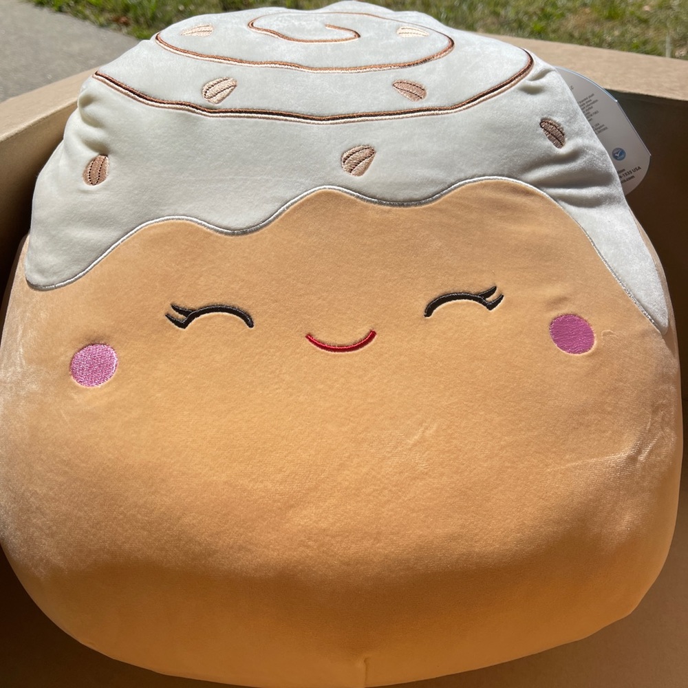 “16 inch Chanel the cinnamon roll by Kelly toys/ squishmallow